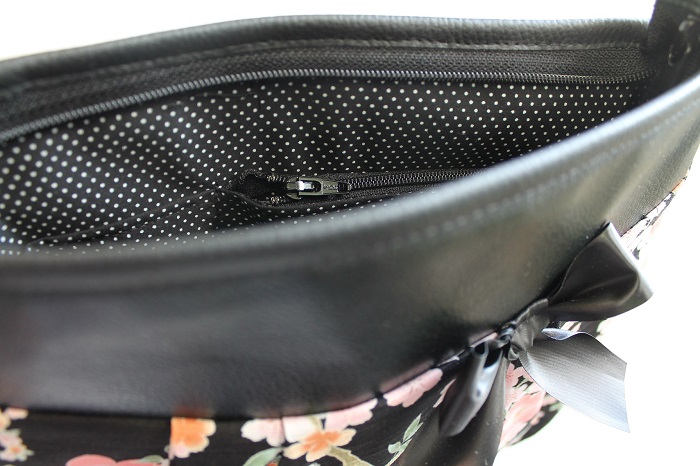 Crossbody - zipper closure - Shoulder bag - Ayami black pink - black faux leather
